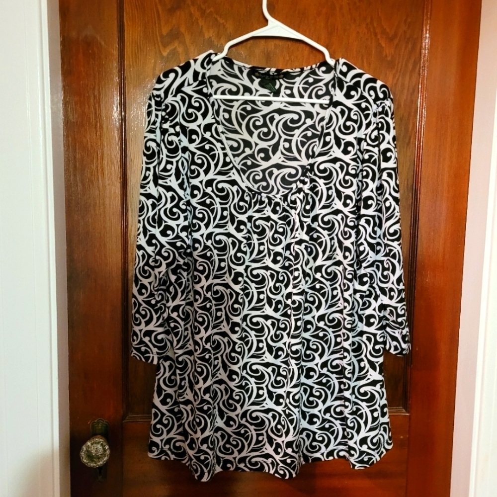 Suzy in the city tunic size 2X